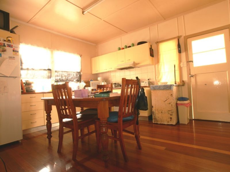 2 Milford Street, Ipswich QLD 4305