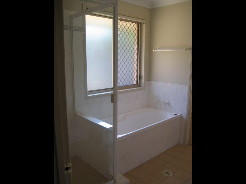 25 Yew St, Yamanto QLD 4305