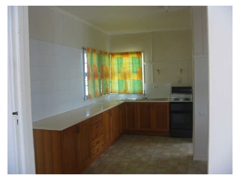 8 Miller Street, North Booval QLD 4304