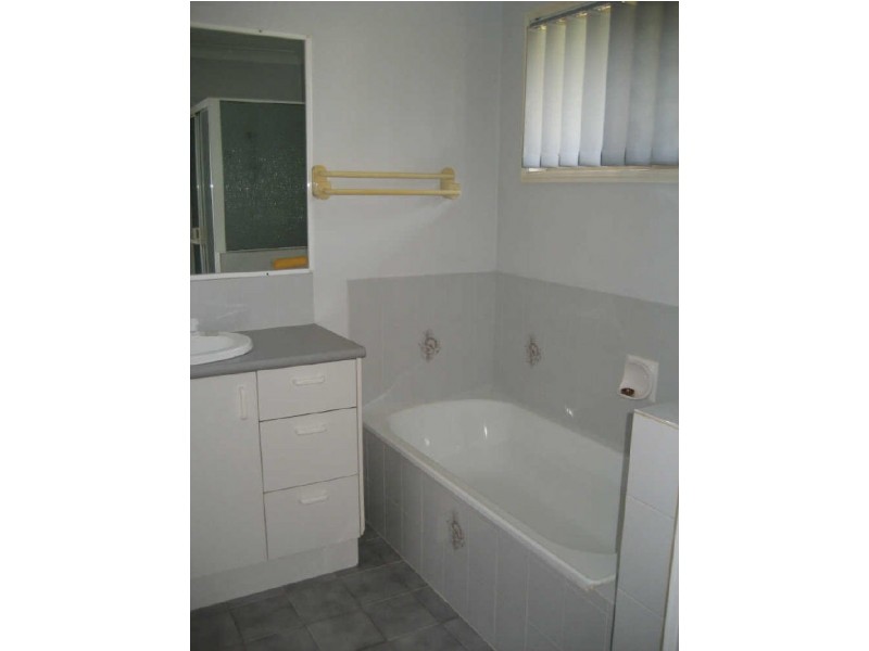 1/49 Kingston Way, Raceview QLD 4305