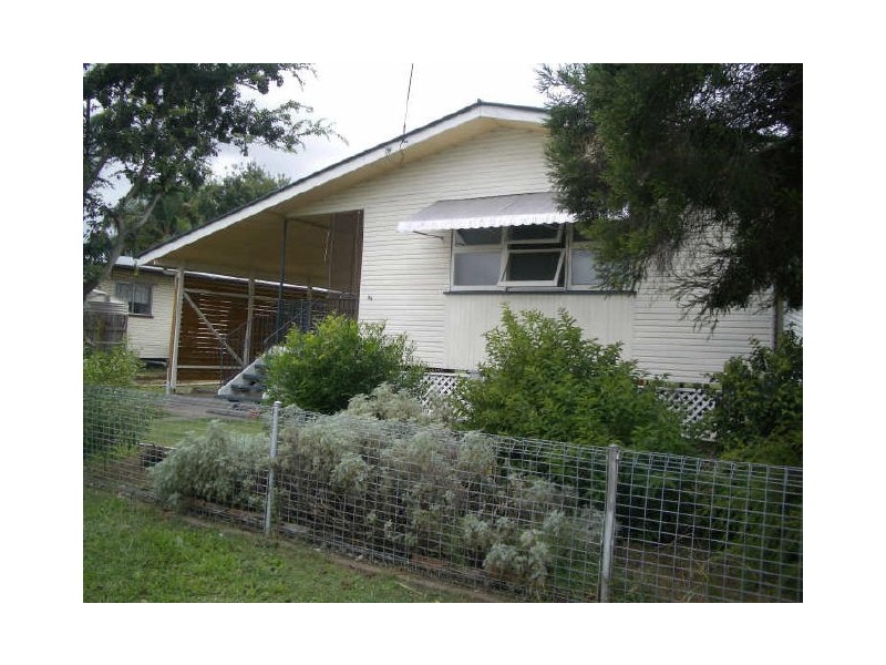 68 Robertson Rd, Eastern Heights QLD 4305