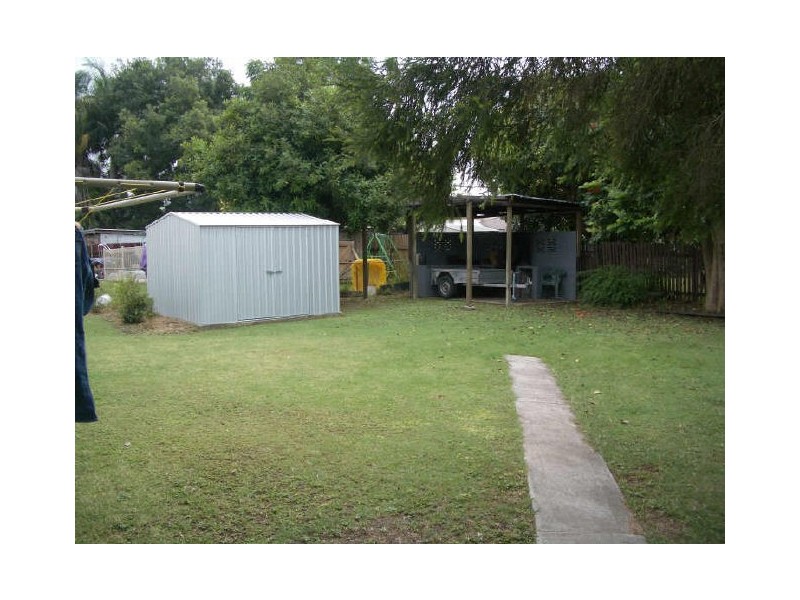 68 Robertson Rd, Eastern Heights QLD 4305