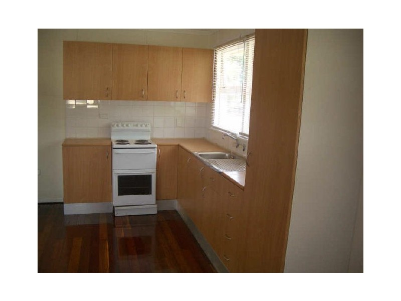 68 Robertson Rd, Eastern Heights QLD 4305