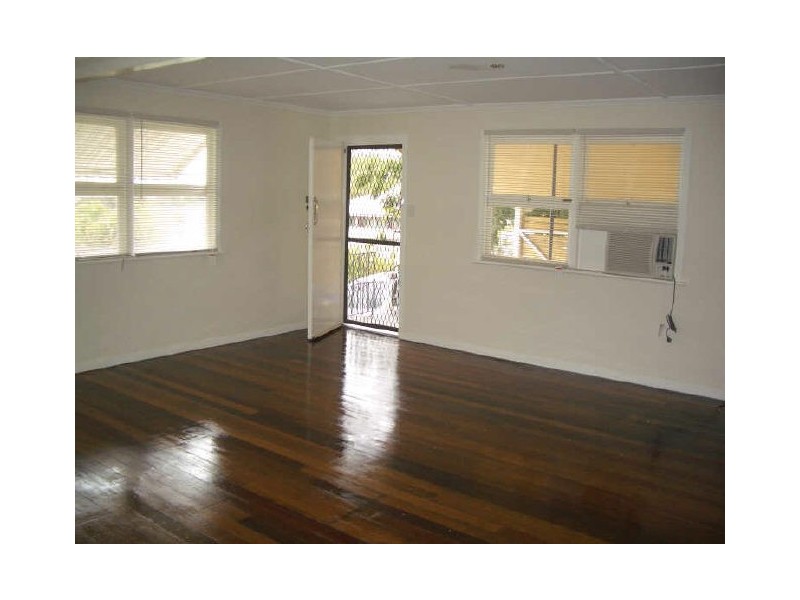 68 Robertson Rd, Eastern Heights QLD 4305