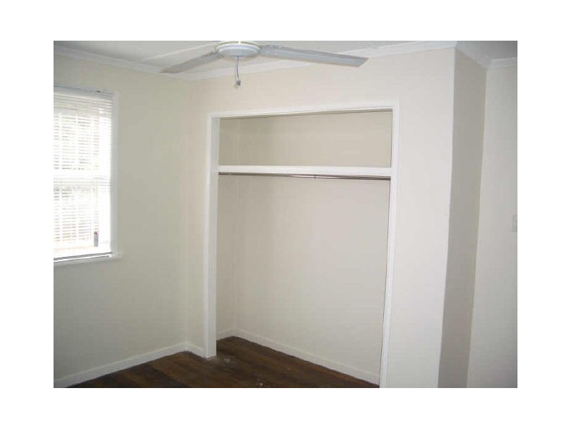 68 Robertson Rd, Eastern Heights QLD 4305