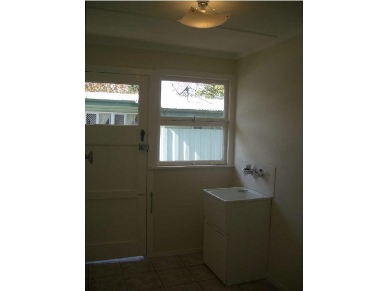 68 Robertson Rd, Eastern Heights QLD 4305