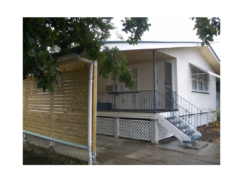 68 Robertson Rd, Eastern Heights QLD 4305