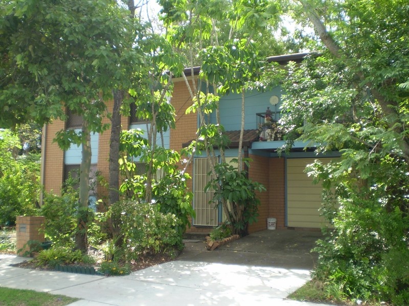 11 Creek Street, Silkstone QLD 4304