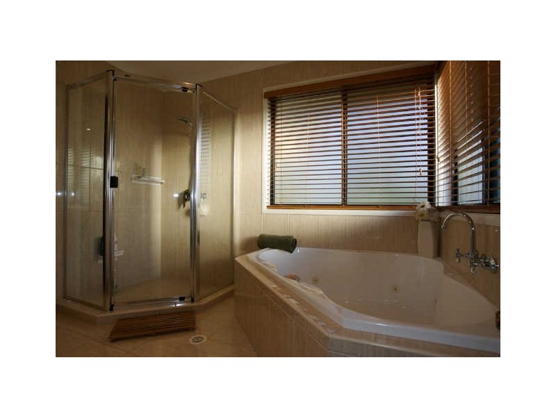 14 Chestnut Place, Forest Lake QLD 4078