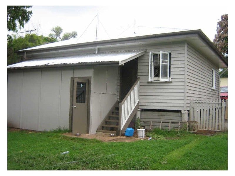 10 Queen Street, Blackstone QLD 4304
