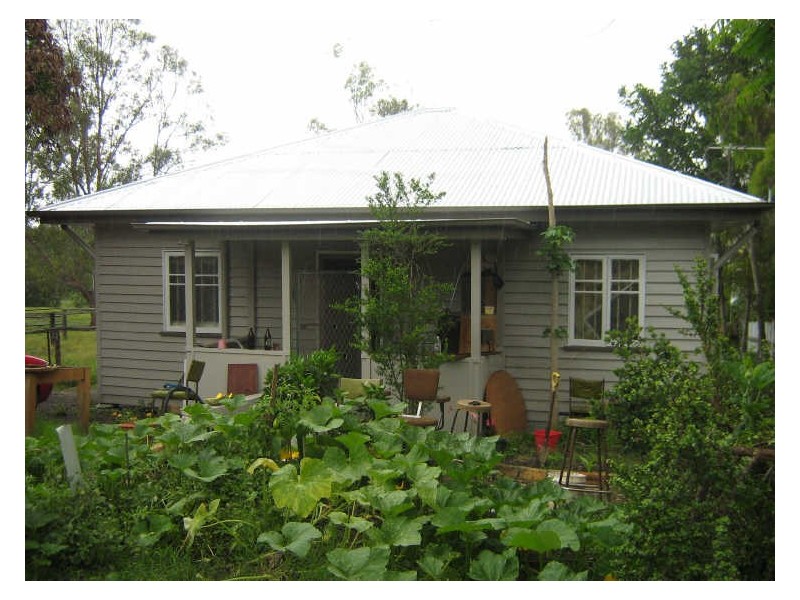 10 Queen Street, Blackstone QLD 4304