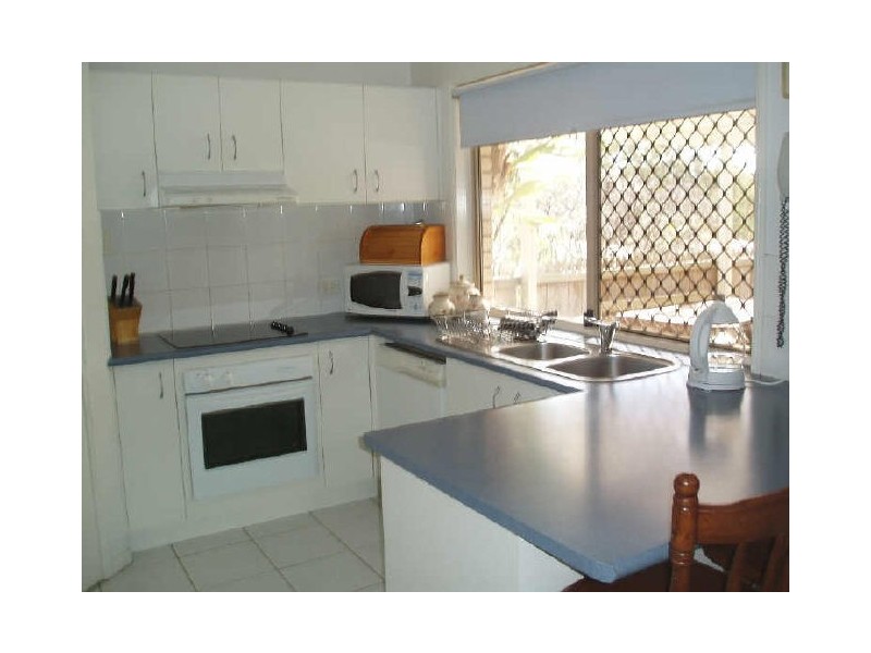 2 Falcon Court, Flinders View QLD 4305