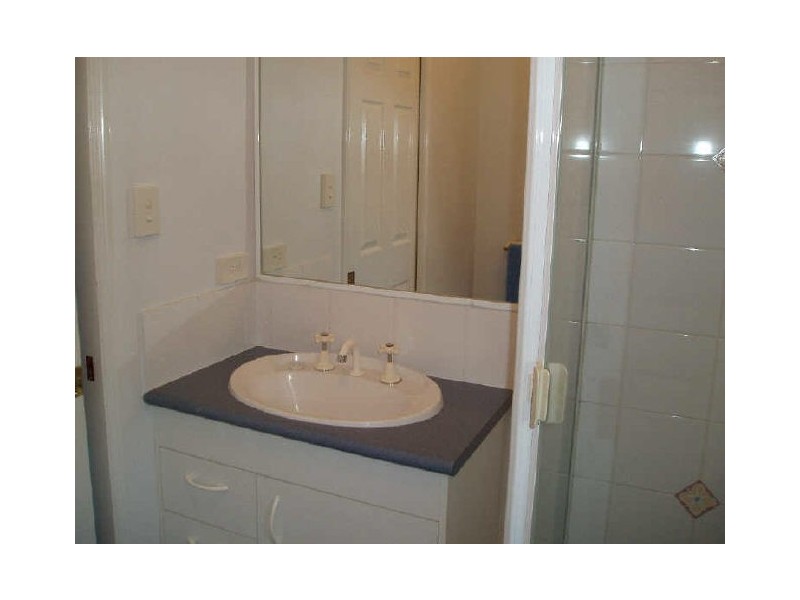 2 Falcon Court, Flinders View QLD 4305