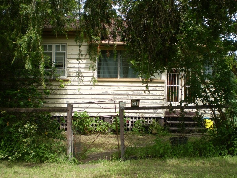 21 Russell Street, Silkstone QLD 4304
