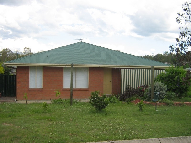 4 Des Arts Place, Basin Pocket QLD 4305