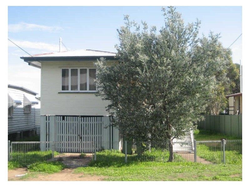 26 Lindsay Street, Bundamba QLD 4304