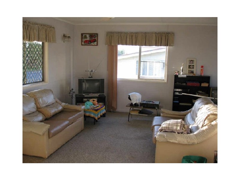 16 Raceview Street, Raceview QLD 4305