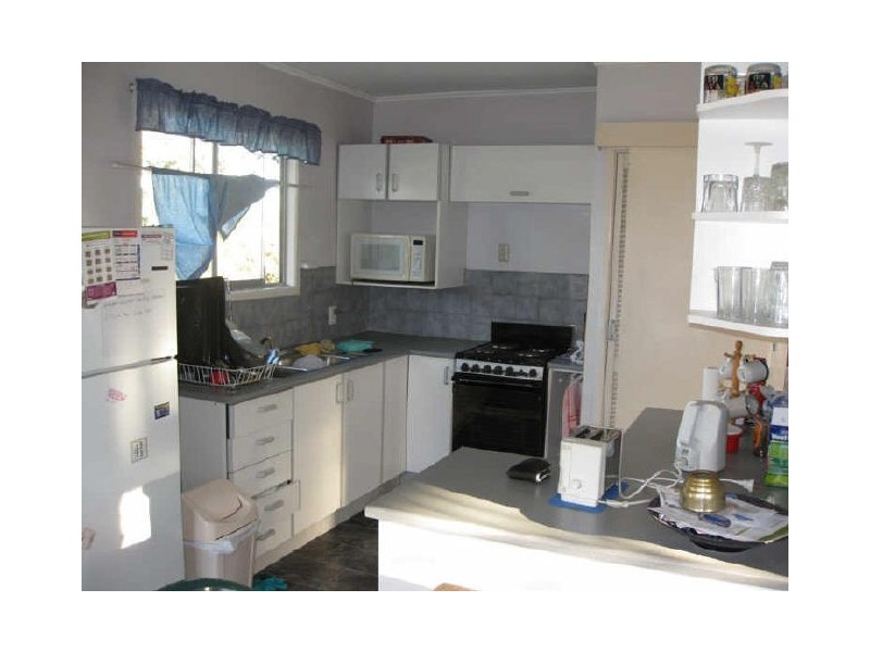 16 Raceview Street, Raceview QLD 4305