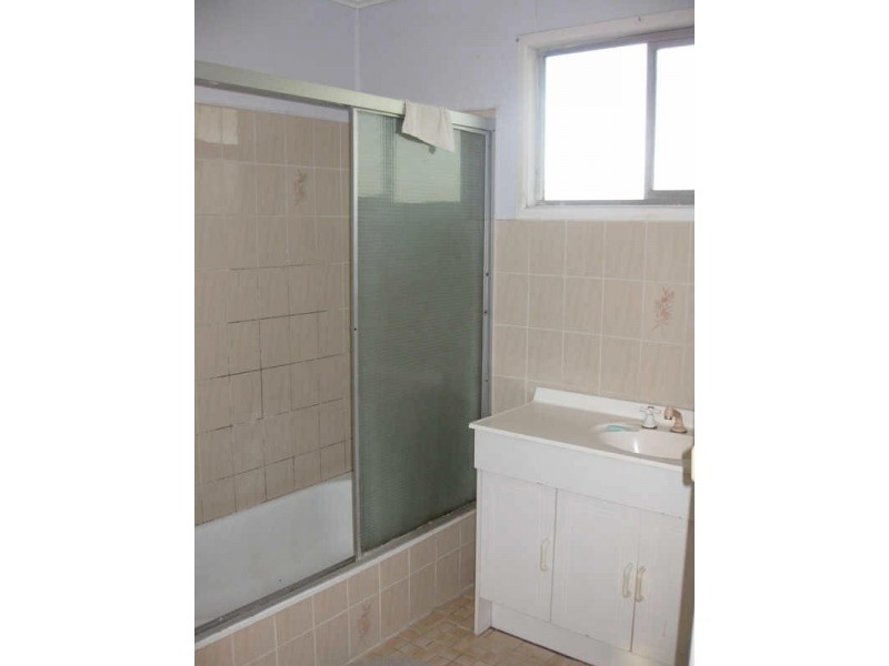 16 Raceview Street, Raceview QLD 4305