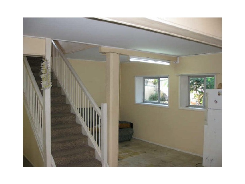 16 Raceview Street, Raceview QLD 4305