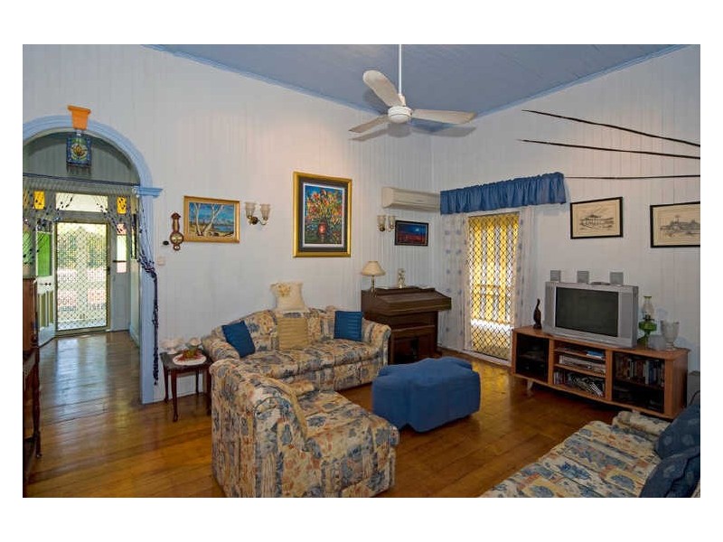 80 Glebe Road, Newtown QLD 4305