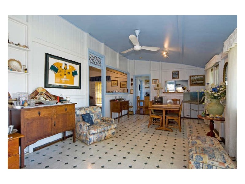 80 Glebe Road, Newtown QLD 4305