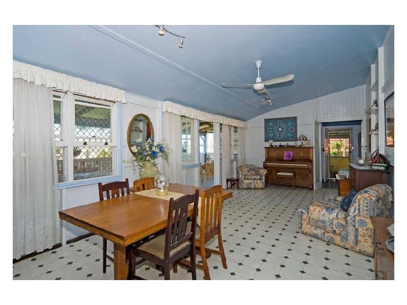 80 Glebe Road, Newtown QLD 4305