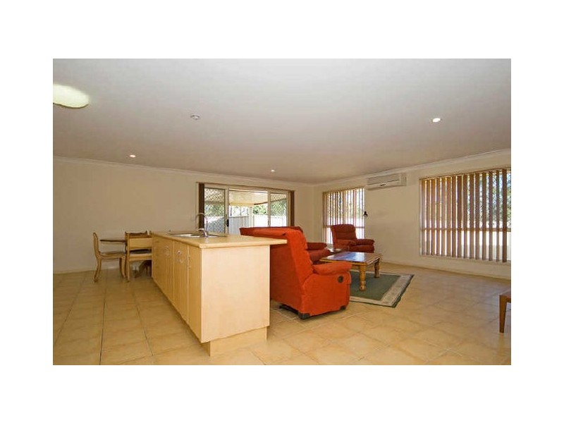 128 Kensington Drive, Flinders View QLD 4305