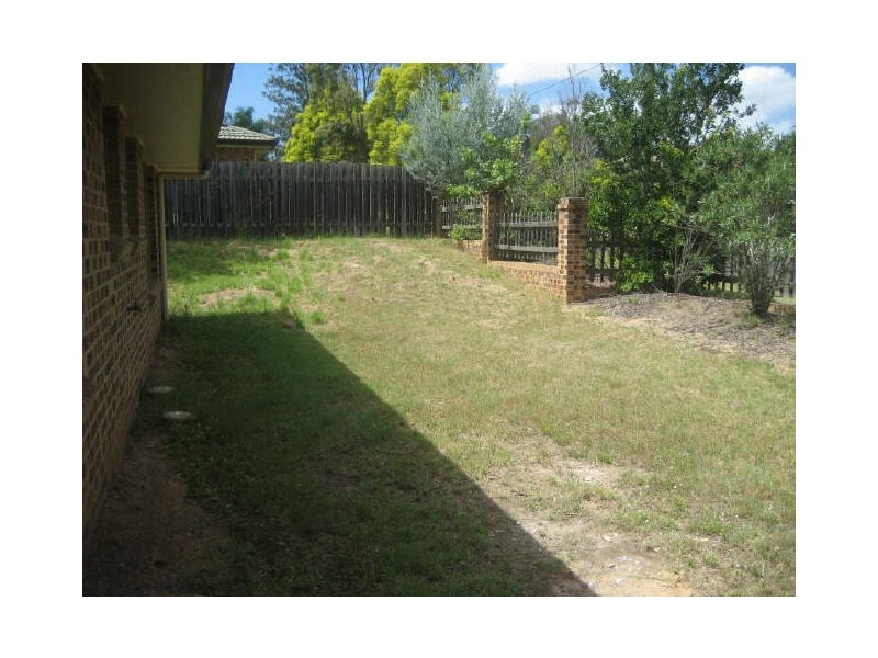 11/2 Elms Street, Bundamba QLD 4304