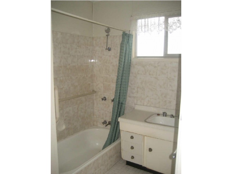 101 Robertson Road, Raceview QLD 4305