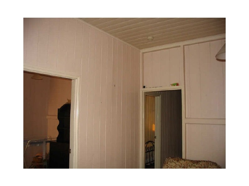 14 Moffatt Street, Ipswich QLD 4305