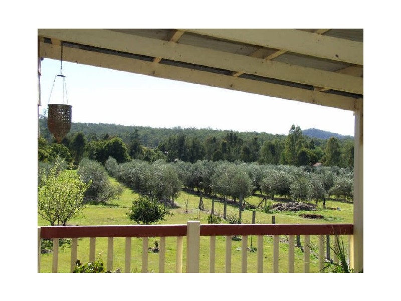 10 School Road, Grandchester QLD 4340