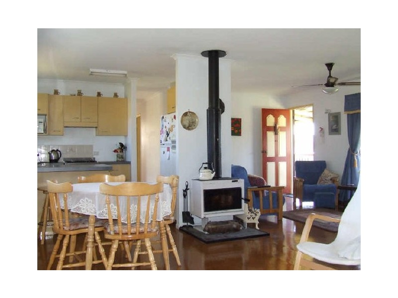 10 School Road, Grandchester QLD 4340