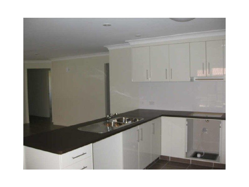 8 Hazelwood Court, Flinders View QLD 4305