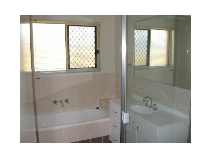 8 Hazelwood Court, Flinders View QLD 4305