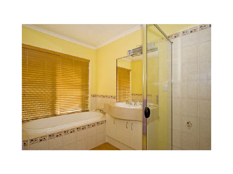 16 Kerners Road, Yamanto QLD 4305