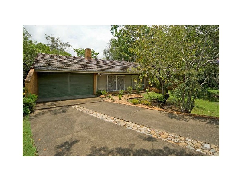 17 Stanley Street, North Booval QLD 4304
