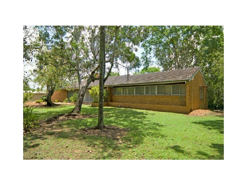 17 Stanley Street, North Booval QLD 4304