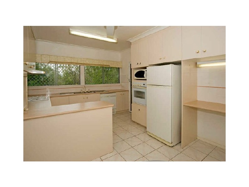 17 Stanley Street, North Booval QLD 4304