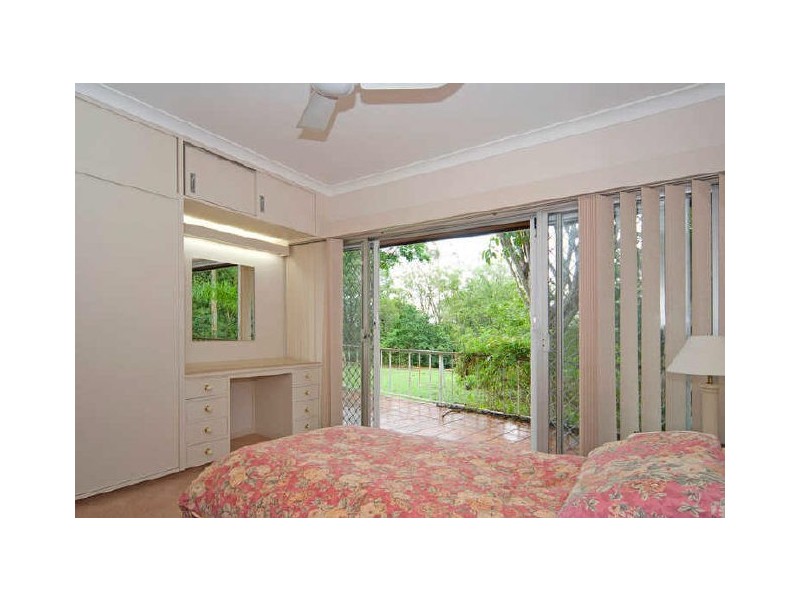 17 Stanley Street, North Booval QLD 4304