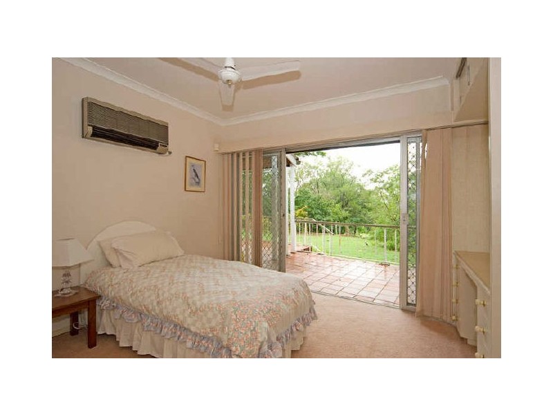 17 Stanley Street, North Booval QLD 4304