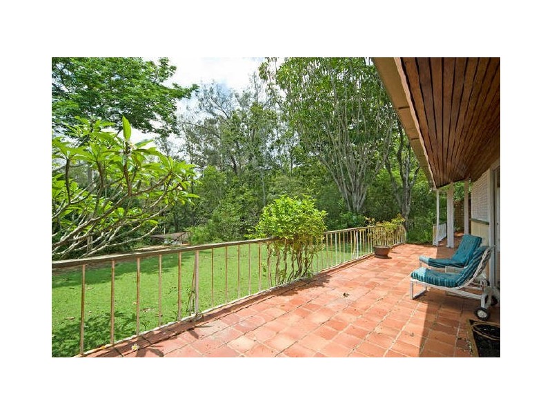 17 Stanley Street, North Booval QLD 4304
