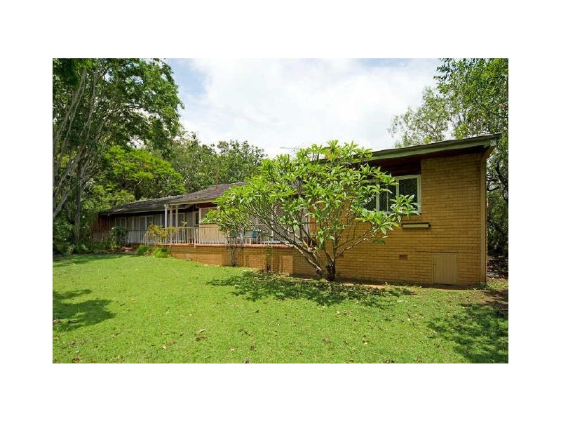 17 Stanley Street, North Booval QLD 4304