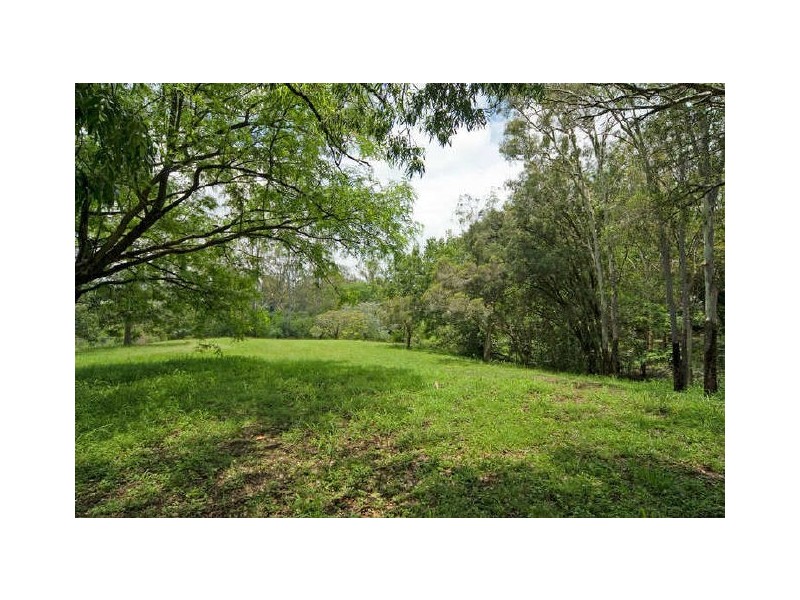 17 Stanley Street, North Booval QLD 4304