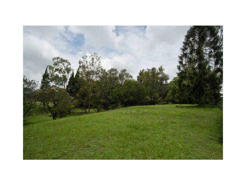 17 Stanley Street, North Booval QLD 4304