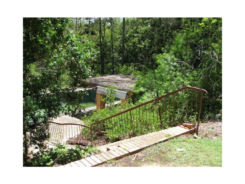 17 Stanley Street, North Booval QLD 4304