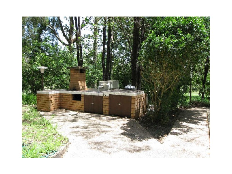 17 Stanley Street, North Booval QLD 4304