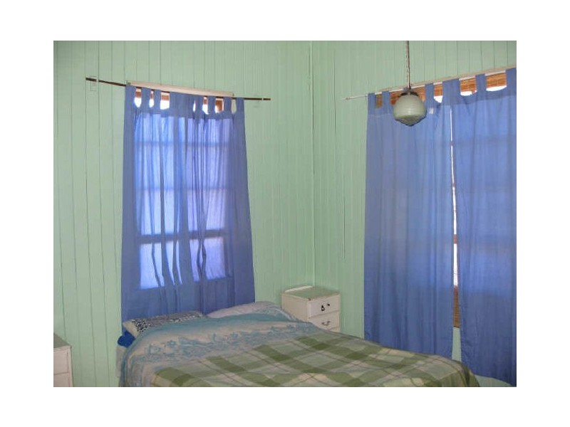 27 Alexandra Street, Booval QLD 4304