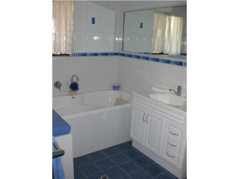 6 Jarrah Street, Raceview QLD 4305