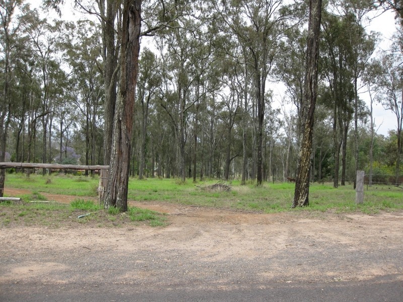 27 Beacon Road, Lowood QLD 4311